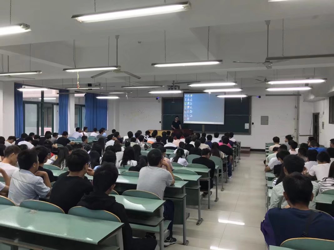 湖北轻工职业技术学院新生宣讲会